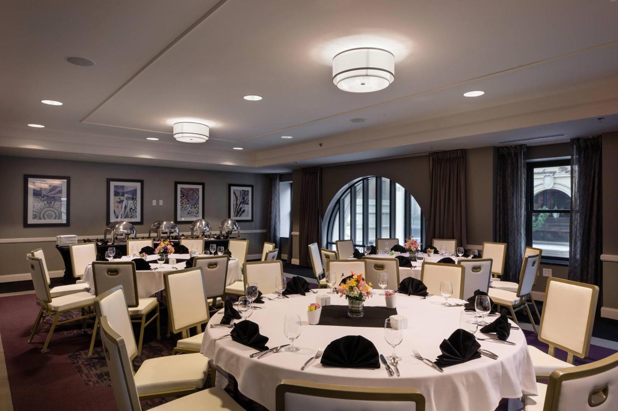 Ambassador Hotel Wichita, Autograph Collection Εξωτερικό φωτογραφία
